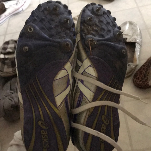 Girls track running shoes! Comes with spikes! - Picture 3 of 3